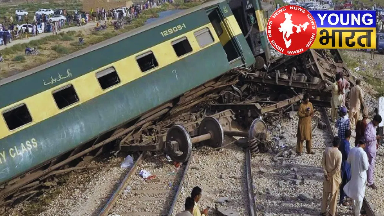 pakistan train derailed